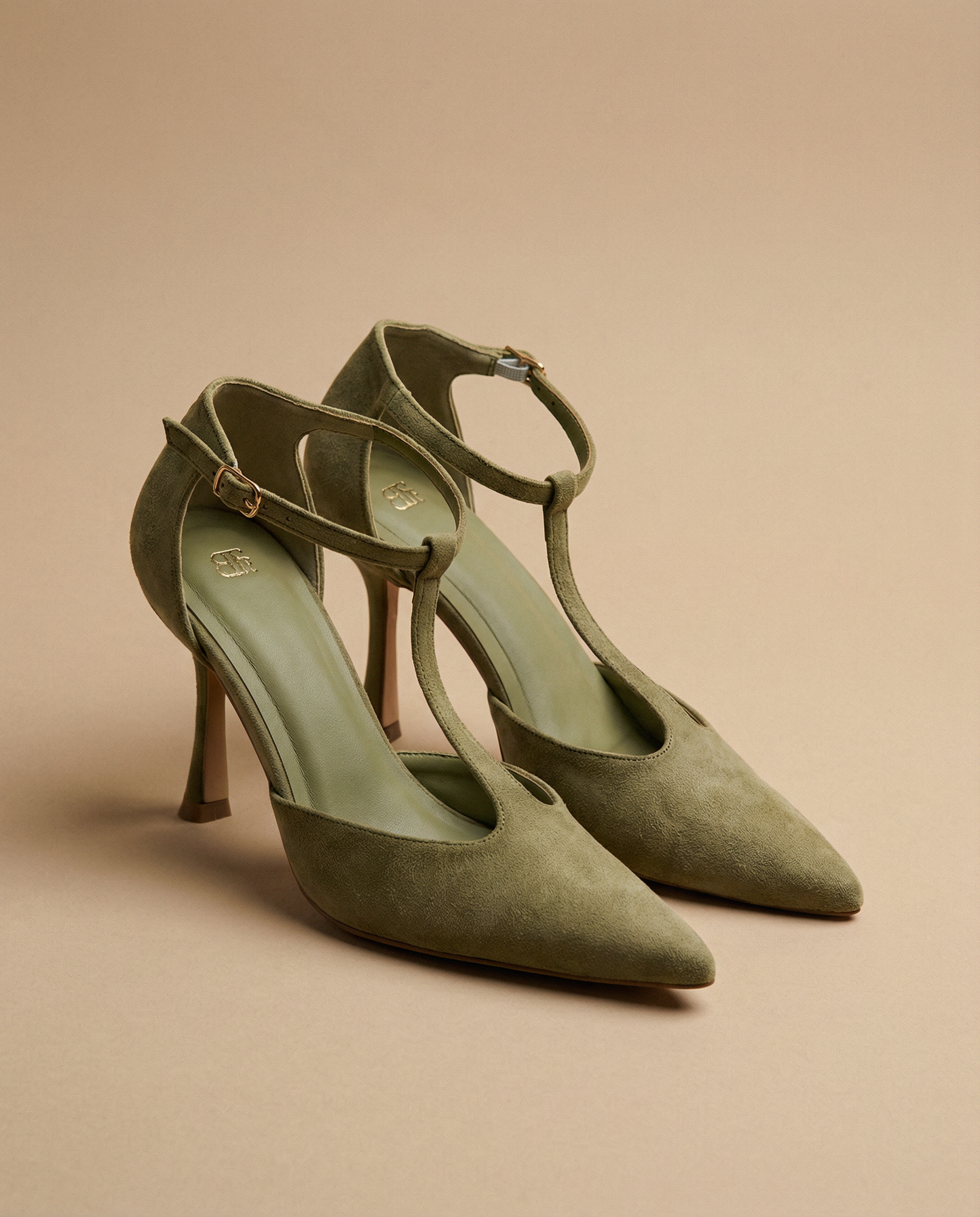 freepik__-intent-imagen-ecommerce-premium-de-saln-verde-oli__72330 Zapato Soft Green - Imagen 1