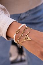 Pulsera con gran corazón y perlas artificiales - Imagen 3