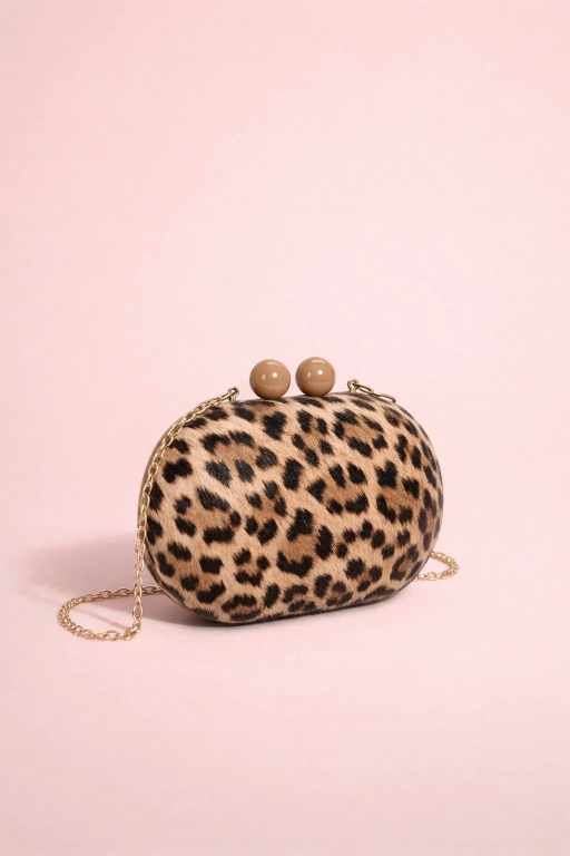 task_01kkrprrdeercvkt7e5sjq7z9z_1773576971_img_0 Clutch Animal Print - Imagen 1