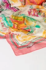 Pañuelo cuadrado estampado rosa