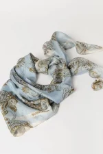 Pañuelo cuadrado estampado azul - Imagen 2