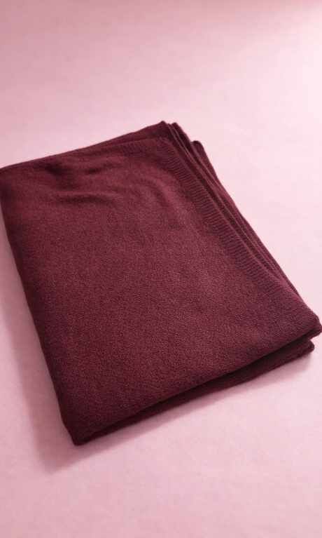 task_01kkshxbm5ebesxf2bj9m3es1w_1773605435_img_0 Foulard de Punto - Imagen 1