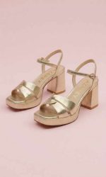 Sandalia dorada metalizada con plataforma y tacón ancho