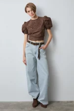 Blusa encaje hombros abullonados - Imagen 7