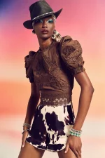 Blusa encaje hombros abullonados