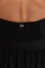 Vestido largo con detalles de joyería en el cuello - Imagen 5