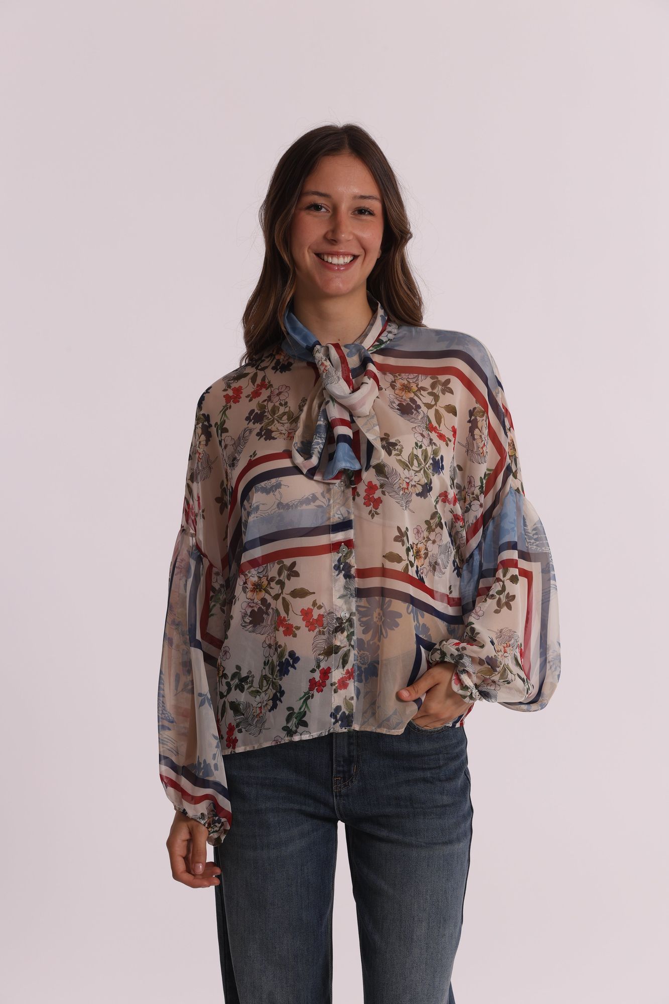 MSAO-1110_5513 Blusa con estampado floral y detalle de lazo - Imagen 1