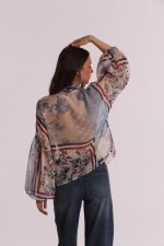 Blusa con estampado floral y detalle de lazo - Imagen 3