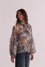 Blusa con estampado floral y detalle de lazo - Imagen 6