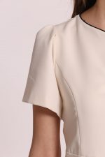 Vestido corto con detalle en el escote - Imagen 5