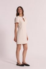 Vestido corto con detalle en el escote - Imagen 7