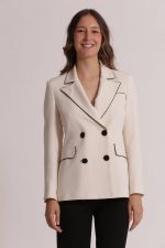 Chaqueta con bordes en contraste