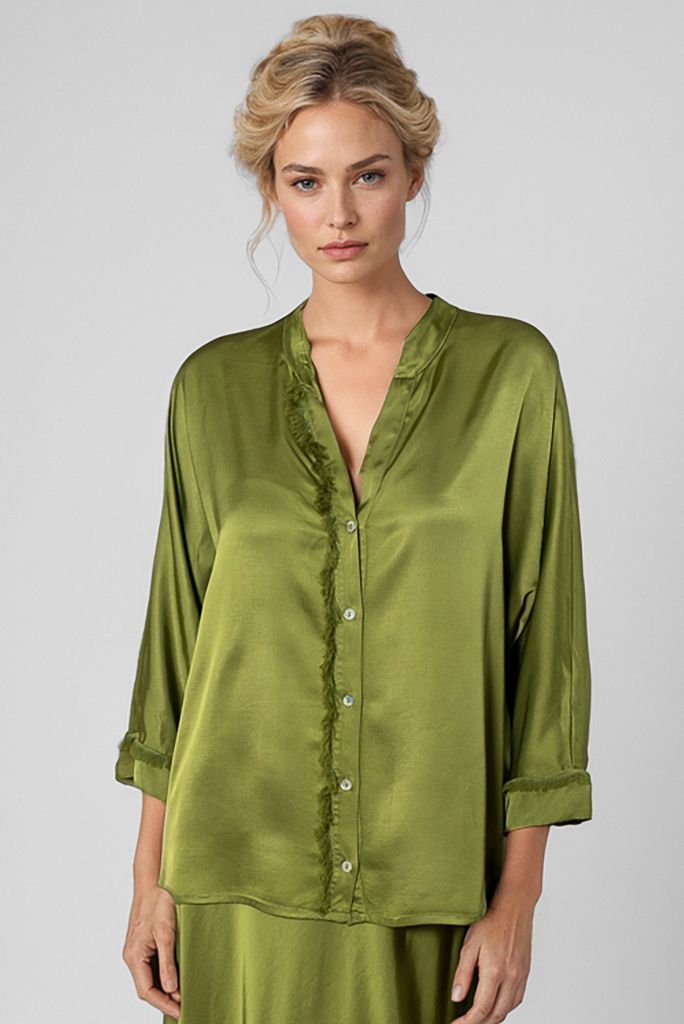 8d939a98-a3b6-4575-ab52-991f0877f894 Camisa de Satén Oversize Nyma - Imagen 1