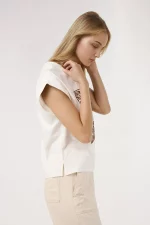 Camiseta flor tachas - Imagen 4