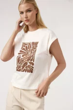 Camiseta flor tachas