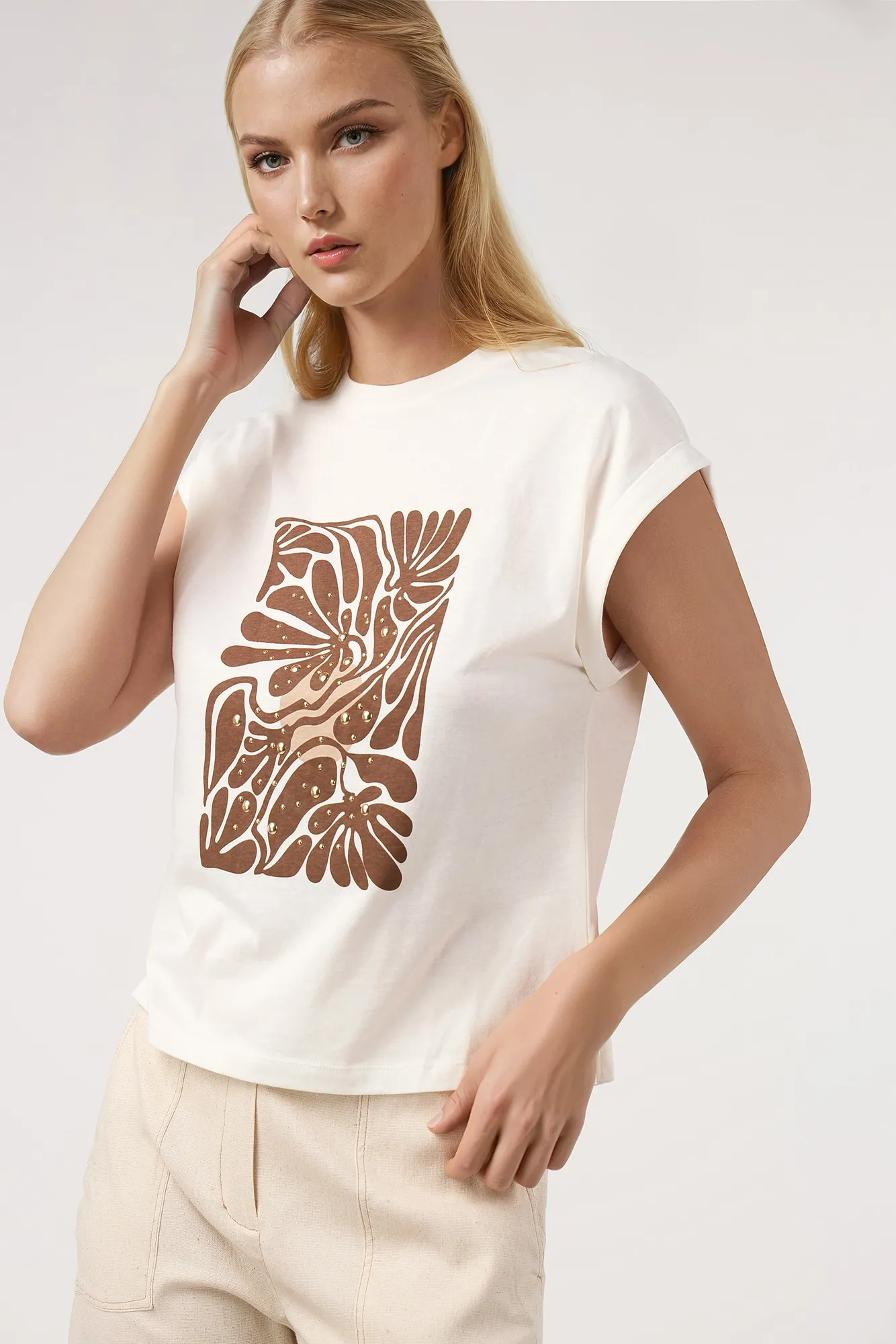 2017-261_001003_1 Camiseta flor tachas - Imagen 1