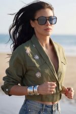 Bomber denim con broches joya