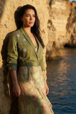 Bomber denim con broches joya - Imagen 3