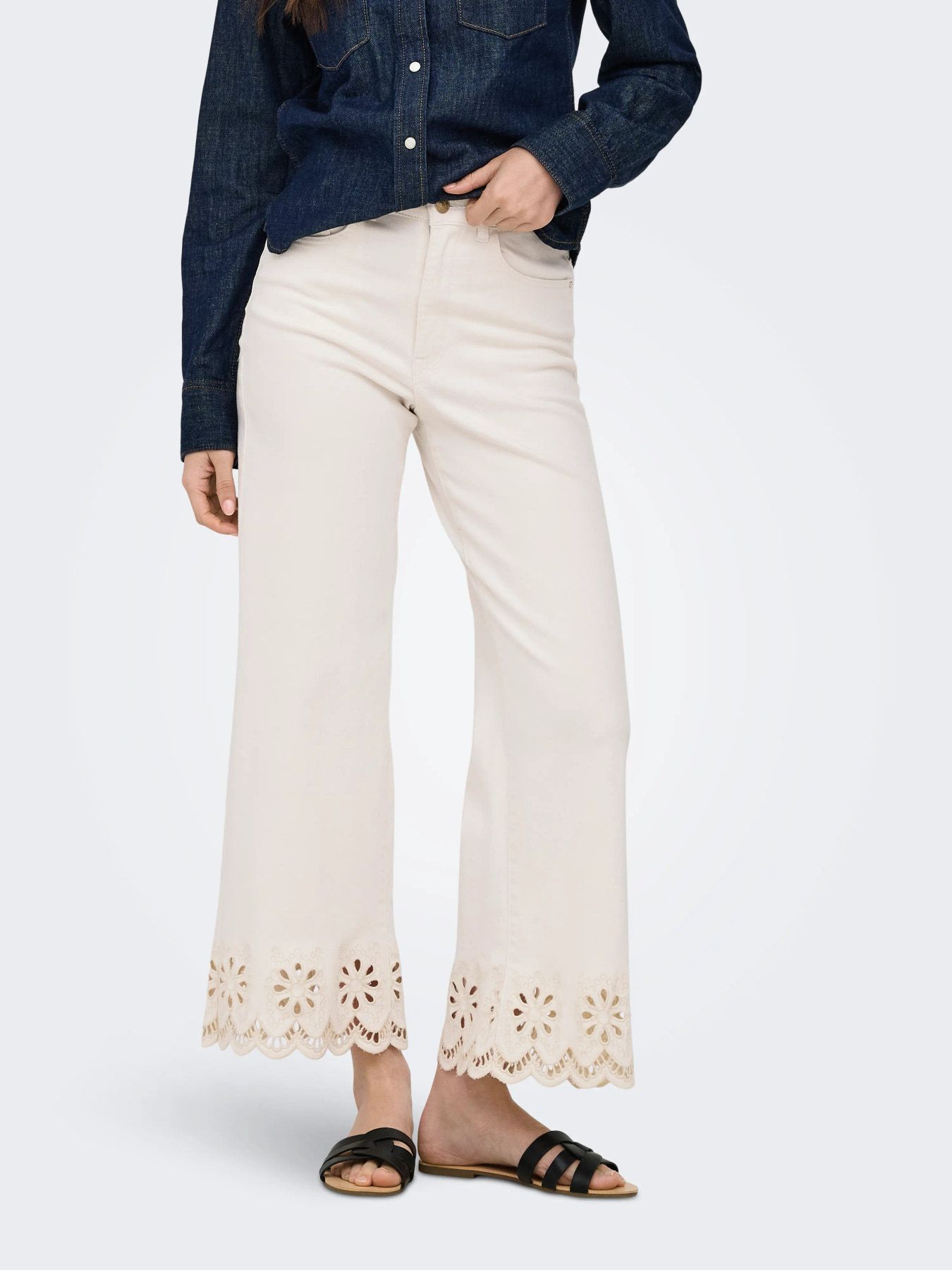F_15372378_M_4993874_Front_1 Pantalón vaquero crop bajo bordado Madison - Imagen 1