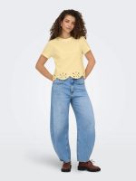 Camiseta bajo flores bordadas Aurora - Imagen 7