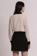 Blusa_con_cuello_y_puos_en_contraste_3.jpg