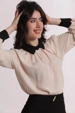 Blusa_con_cuello_y_puos_en_contraste_5.jpg