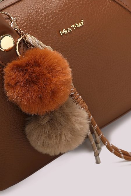 Bolso_de_asa_superior_con_detalle_para_colgar_10.jpg