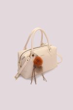 Bolso_de_asa_superior_con_detalle_para_colgar_8.jpg