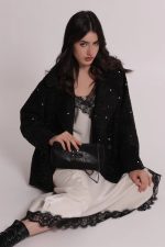 Bolso_de_mano_con_detalles_de_joyera_2.jpg