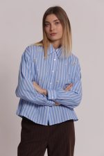 Camisa_de_rayas_con_aplicaciones_delanteras_2.jpg