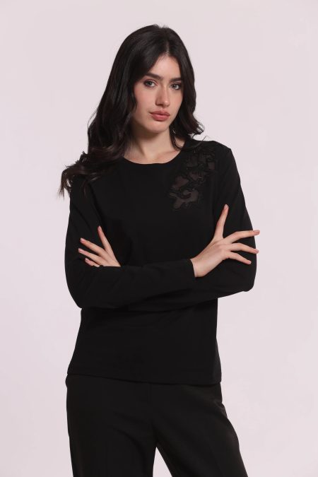 Camiseta_de_manga_larga_con_transparencias_y_pedrera_2.jpg