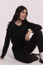 Camiseta_de_manga_larga_con_transparencias_y_pedrera_4.jpg