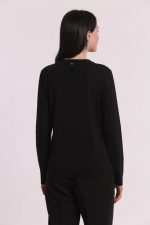 Camiseta_de_manga_larga_con_transparencias_y_pedrera_5.jpg