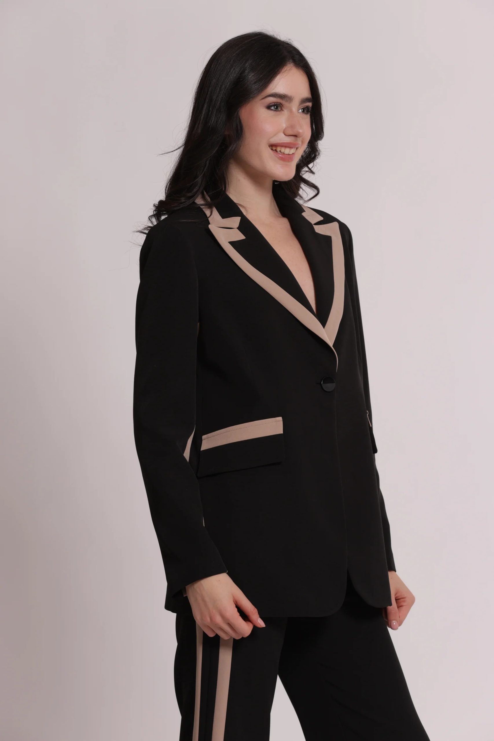 Chaqueta_larga_bicolor_de_tejido_tcnico_3.jpg