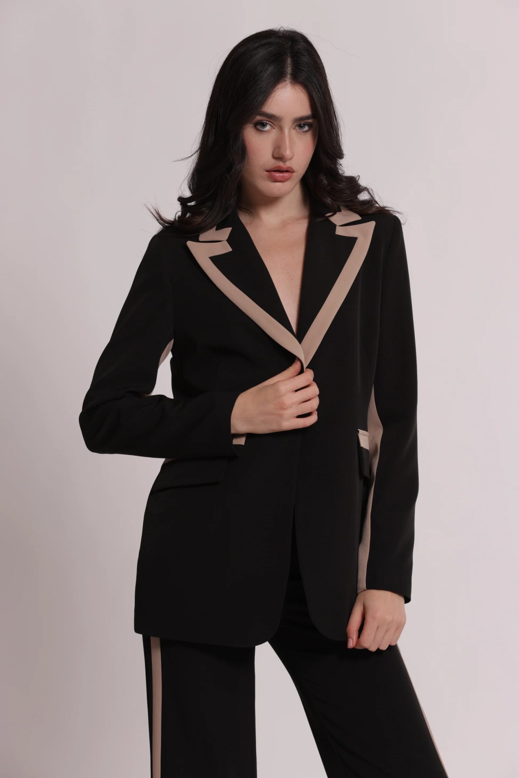 Chaqueta_larga_bicolor_de_tejido_t%C3%A9cnico_4.jpg Chaqueta_larga_bicolor_de_tejido_tcnico_4.jpg