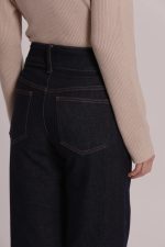 Jeans_con_puos_y_estampado_animal_1.jpg
