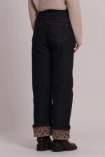 Jeans_con_puos_y_estampado_animal_2.jpg