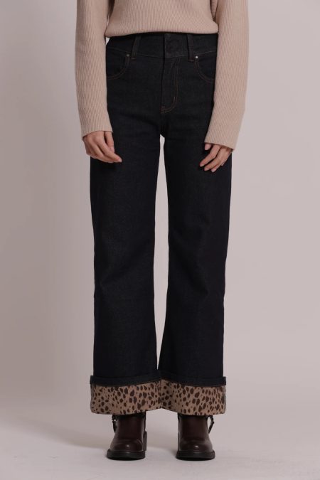 Jeans_con_puos_y_estampado_animal_4.jpg