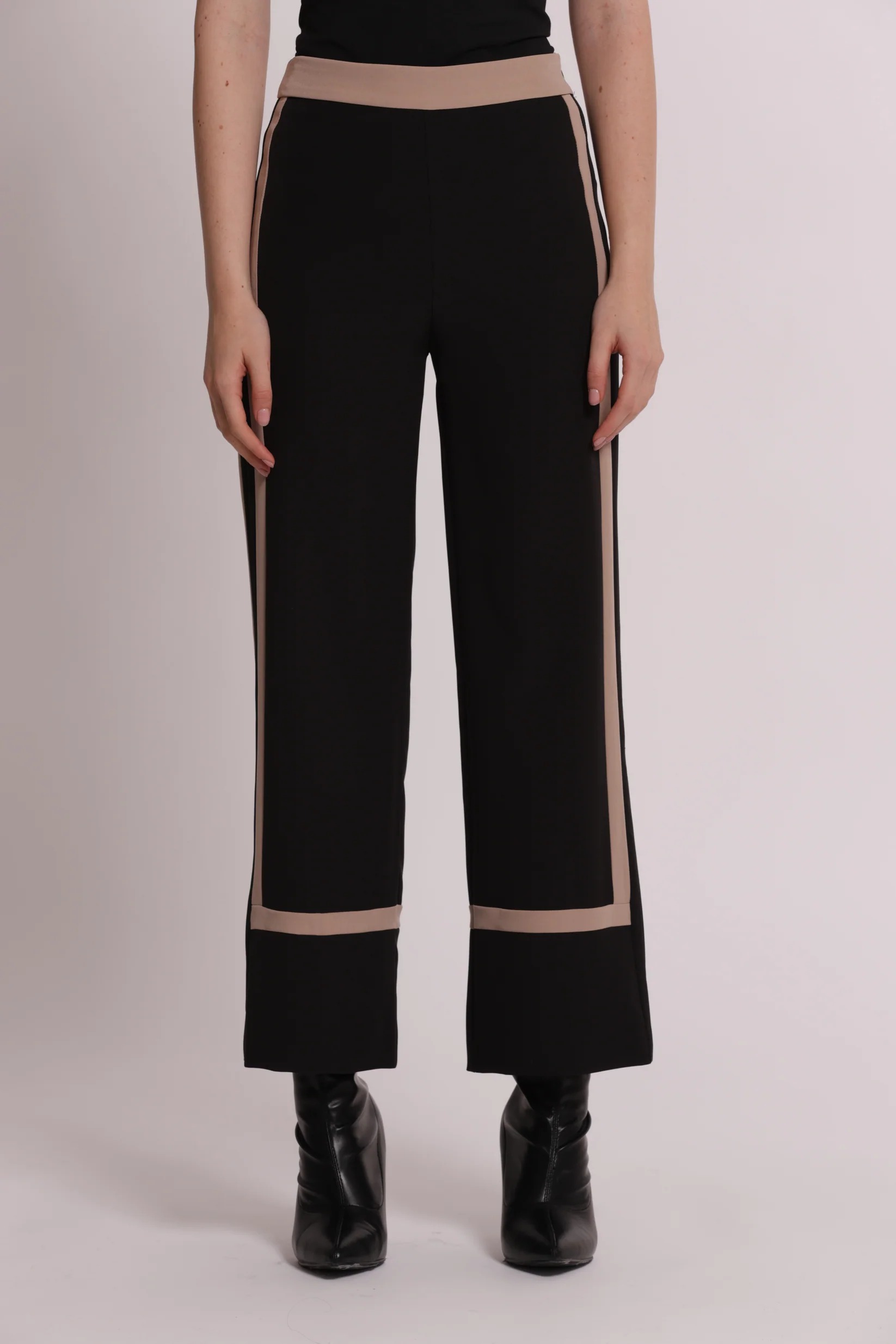Pantalones_bicolor_de_tejido_tcnico_2.jpg