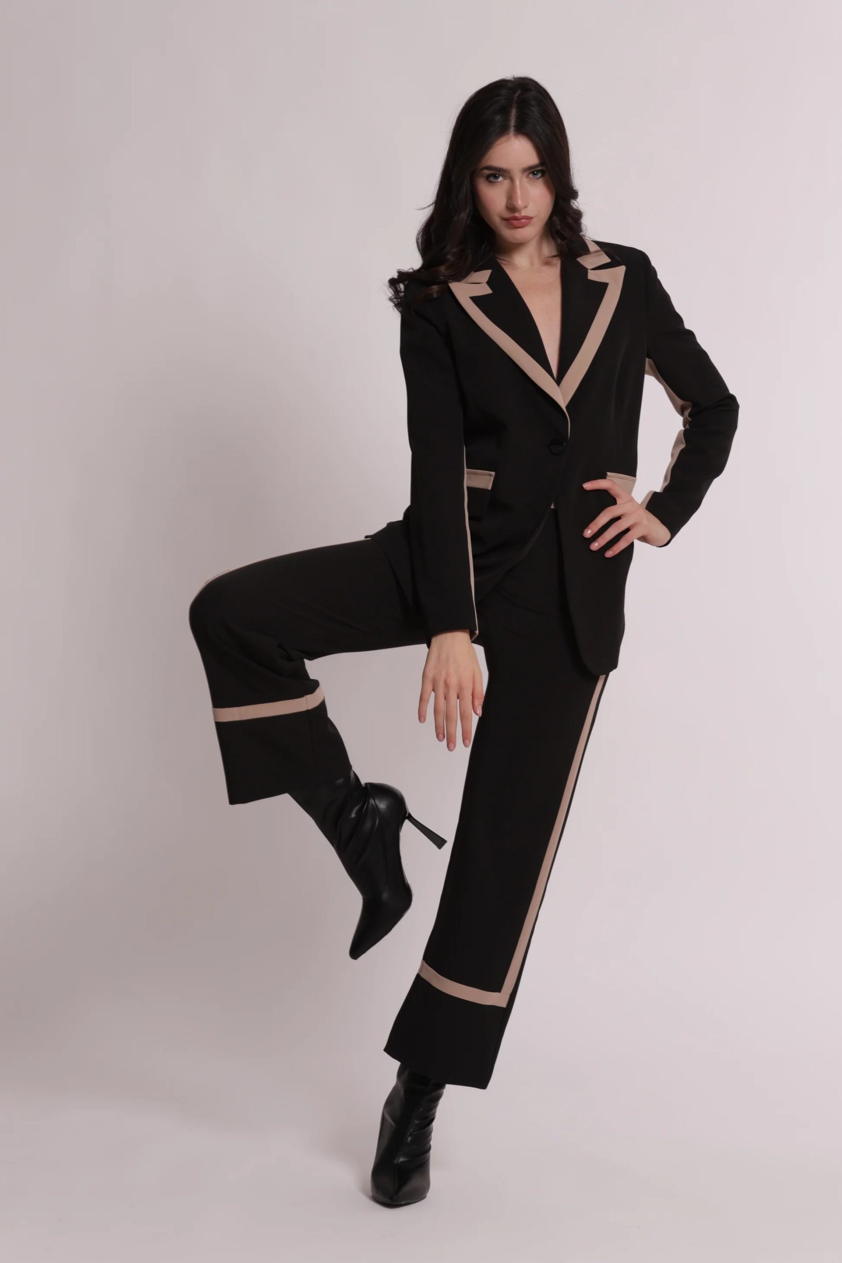 Pantalones_bicolor_de_tejido_tcnico_4.jpg
