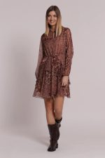 Vestido_corto_con_escote_pico_y_estampado_floral_de_patchwork_3.jpg